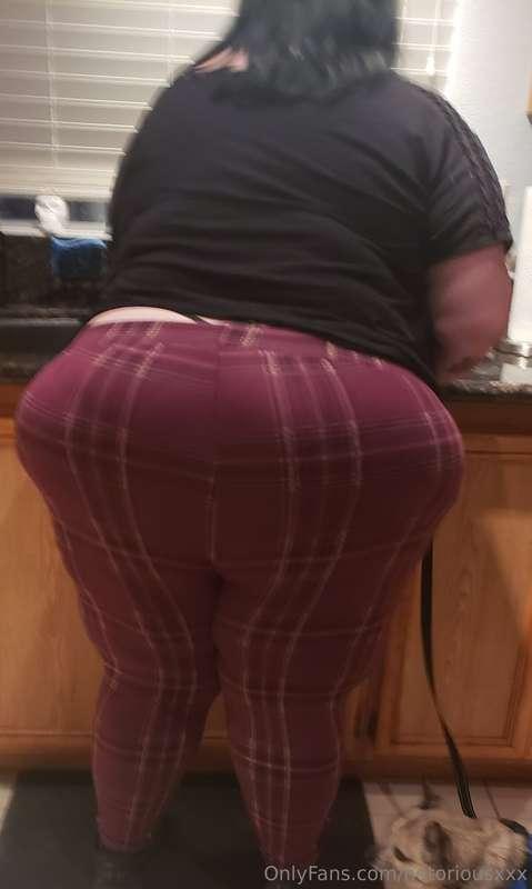 Miss Mortis came over. That Huge ASS will be worshipped!!! @..