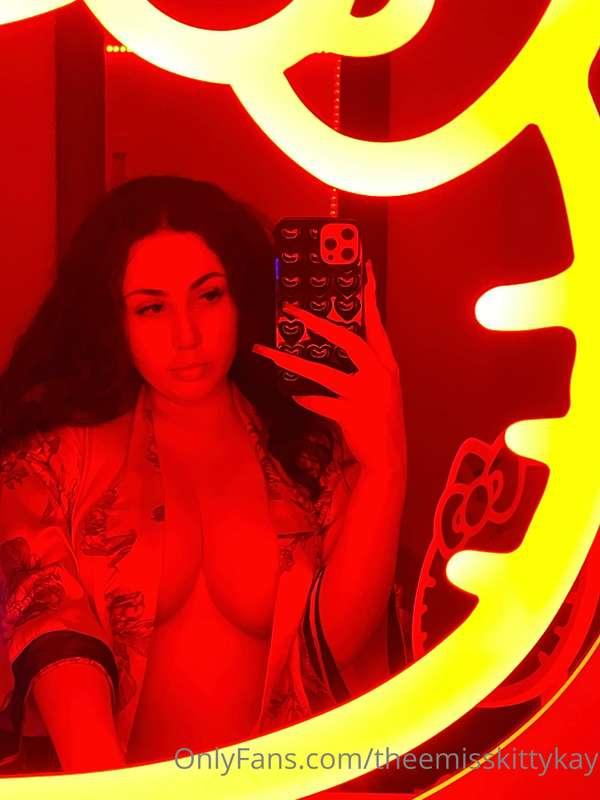 theemisskittykay image #0