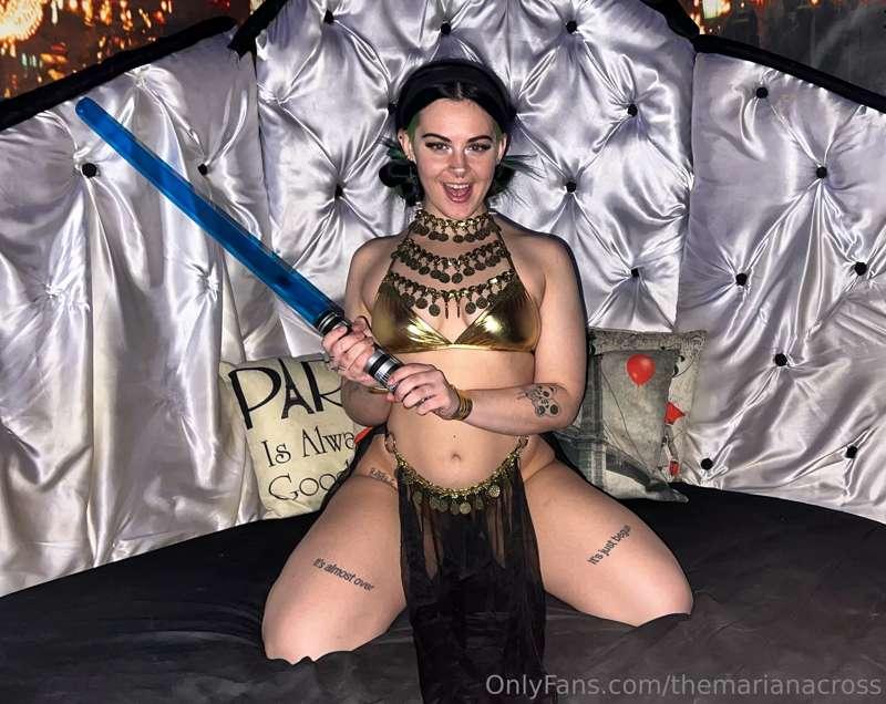 Slave Leia on the Lyra and some BTS pics