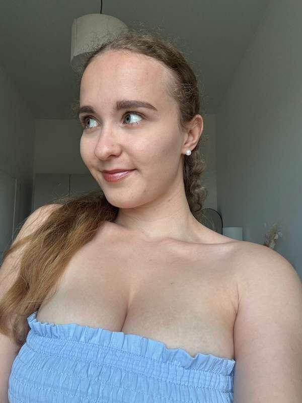 I'm in a good mood right now🤍🩵 :)