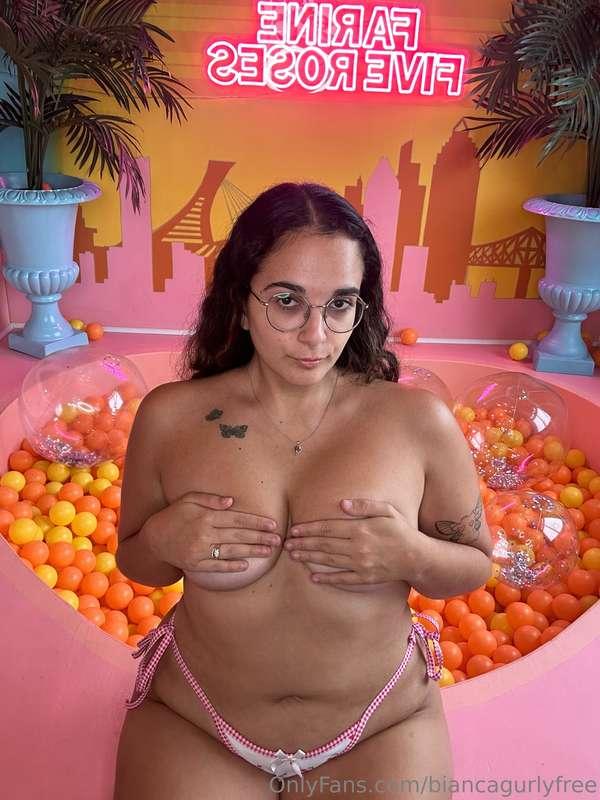  MORE THAN 20 PICTURES OF MY TITTIES FOR 3.50$ ONLY 😍  I wan..