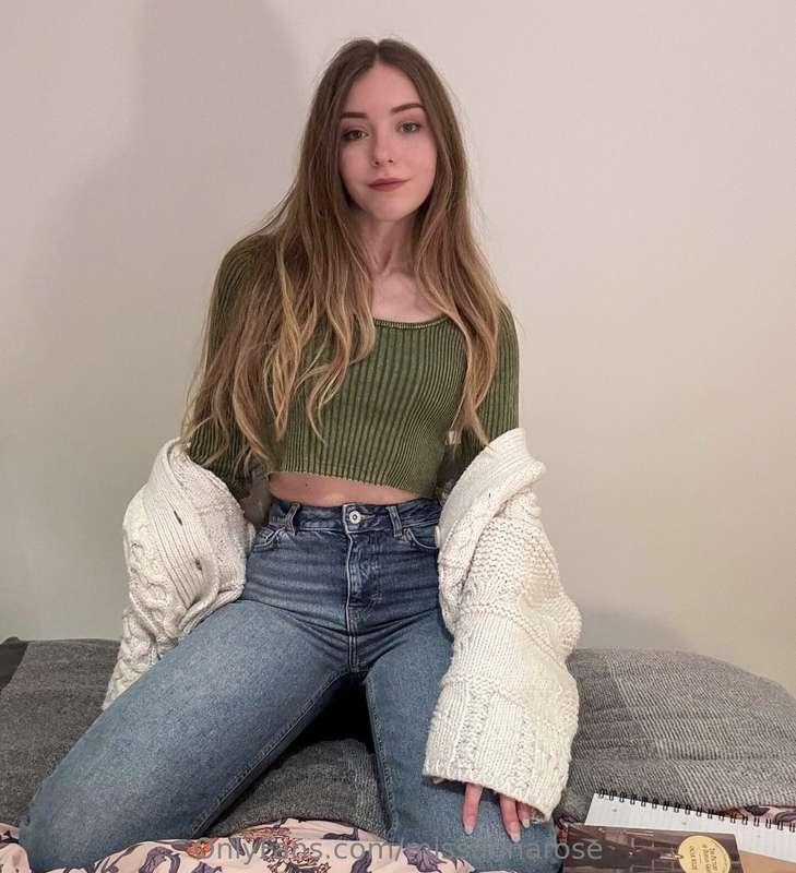 These jeans are TIGHT right now 🥵 maybe too much time in the..