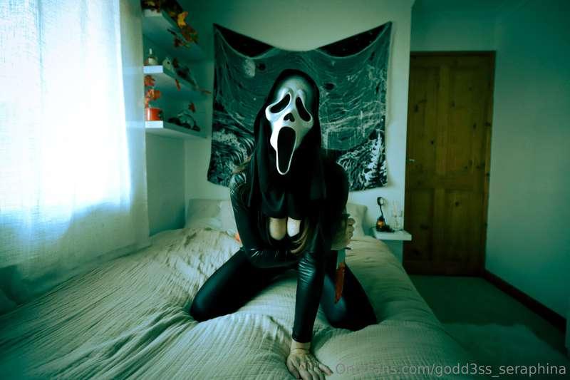 godd3ss_seraphina image #0