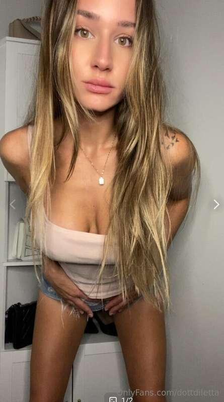 🔥 Bella Bianca 🔥Sguardo dolce, curve da urlo e zero filtri.S..