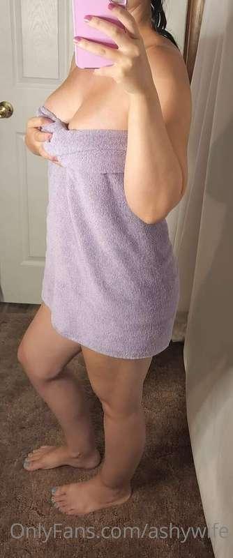 Fresh out of the shower, I wish you could have joined me 😘