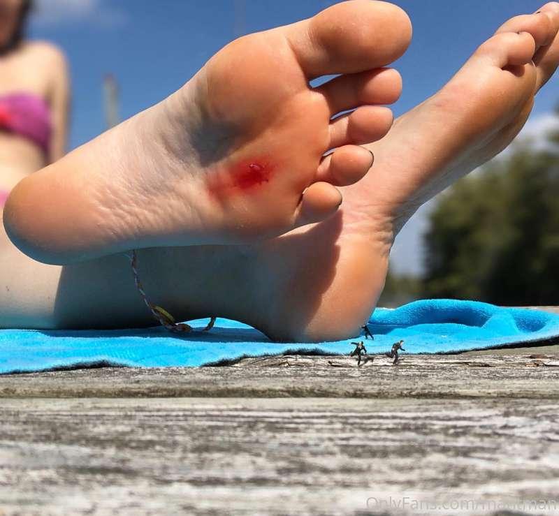 "Hey hey! Down here!" Shawn screamed. He got a smile as she ..