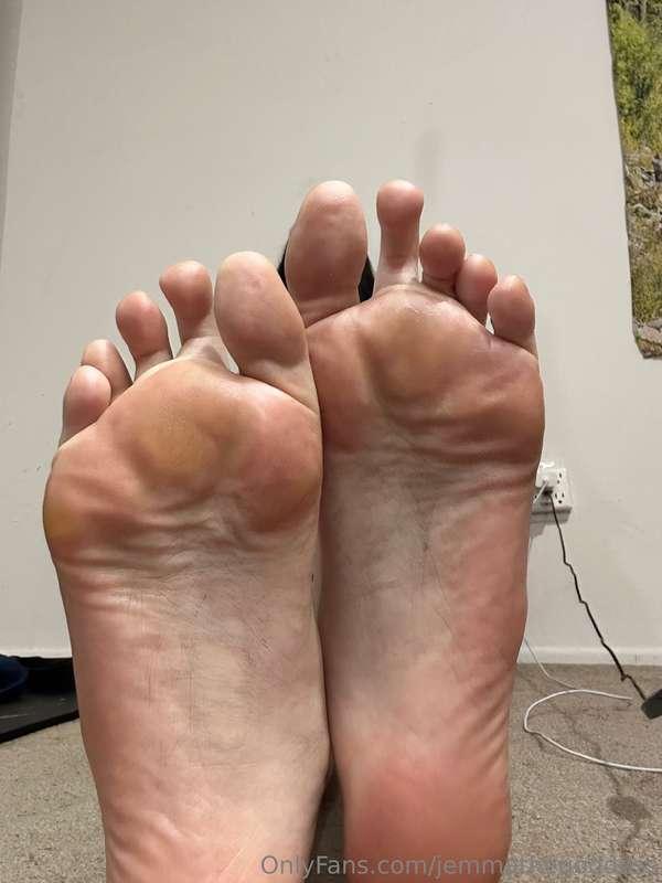 Big juicy 13’s 😇🥰😘🙂‍↕️🦶🏼