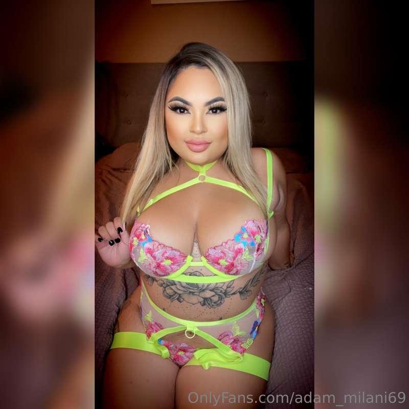 Online ! Got some new sexy toys to playyyy! Inbox meee ;)