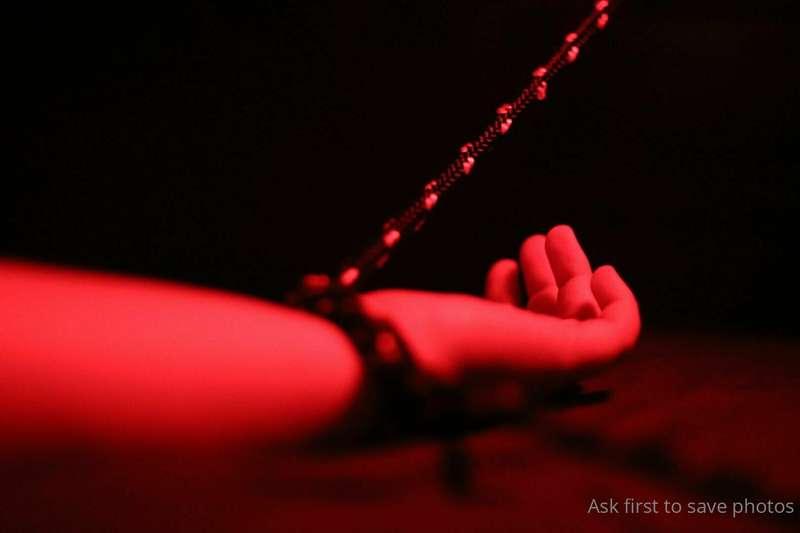 Wouldn't you just love to see how I look tied up. No clothin..
