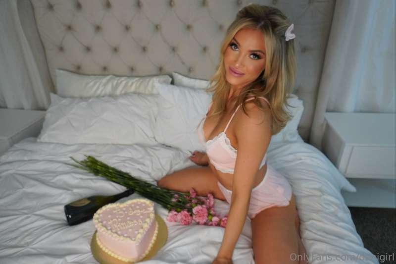 It’s the best day.. It’s my birthdayyy! 💝🥳💋

TIP $25 or more..
