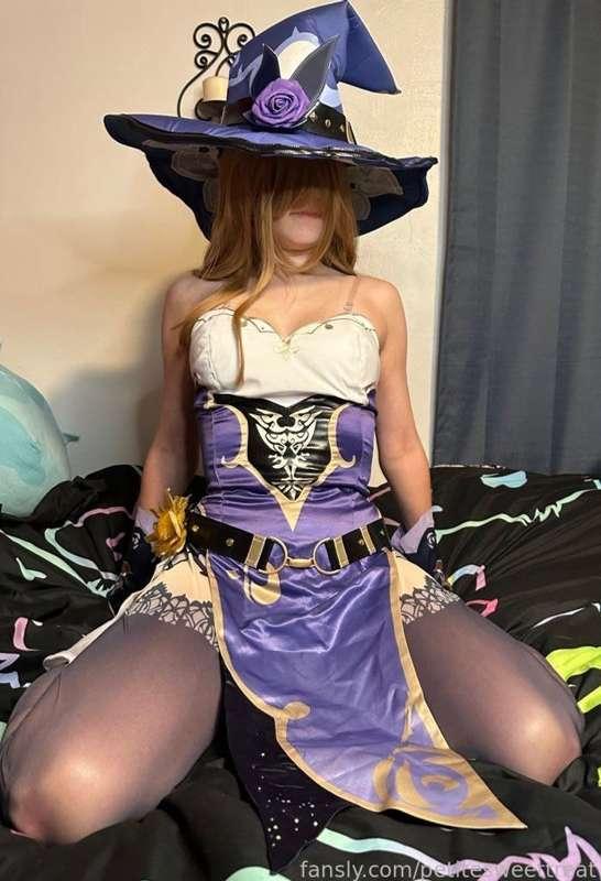 Why hello there cutie 💜

Oh, you’re looking a little stiff… mind if I help you with that? My work at the library is all finished for today so we could have a little fun… 💋

I hope you enjoy my Lisa cosplay thighjob video! 💜💋

#genshin #impact #genshinimpact #lisa #librarian #witch #thighjob #thigh #job #cum #ass #thighs #cosplay #leggings #stockings