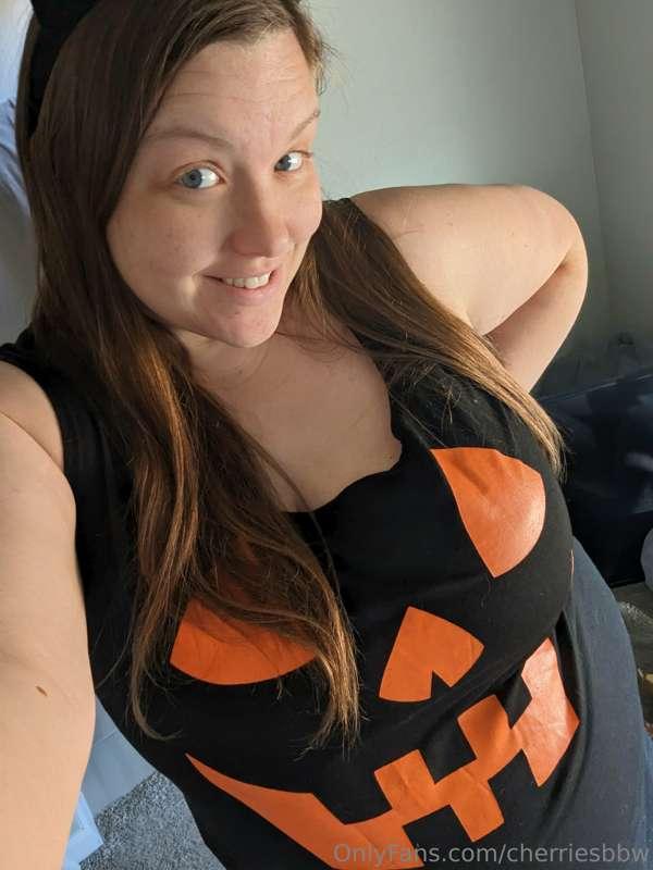 Happy Halloween! 🎃👻🍬

I'm too pregnant to figure out (or rem..