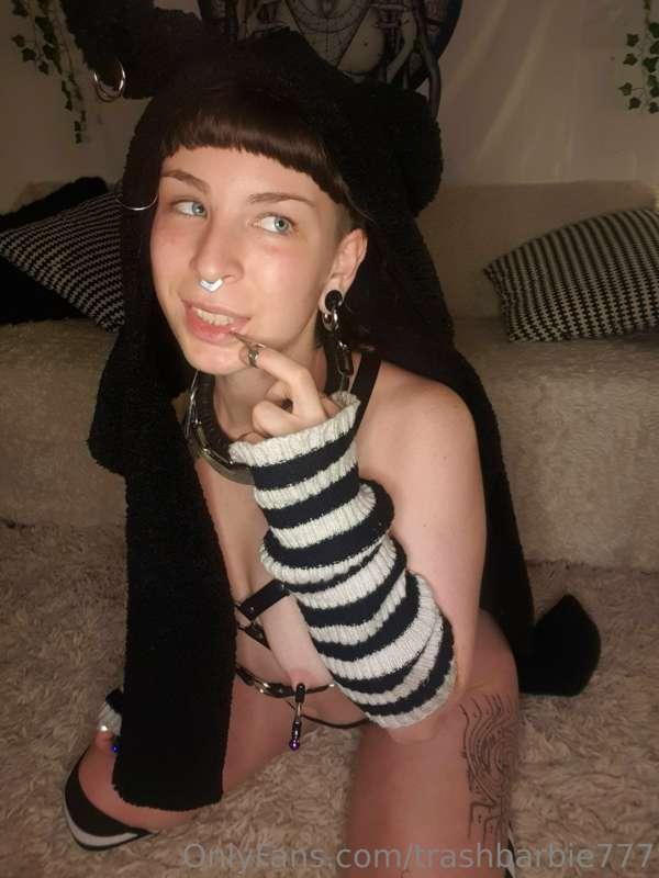 Ngl im a bit of a kinky b!tch. Is that okay with you daddy? ..