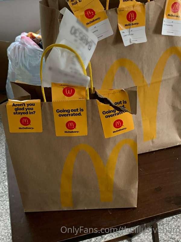 Casually pigging out on MC D’s lol 🐽 Very happy I can get fa..