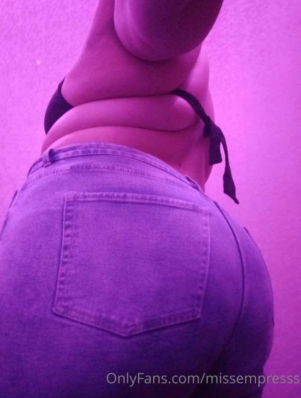 Unlock to take my clothes off 🔓😈 x