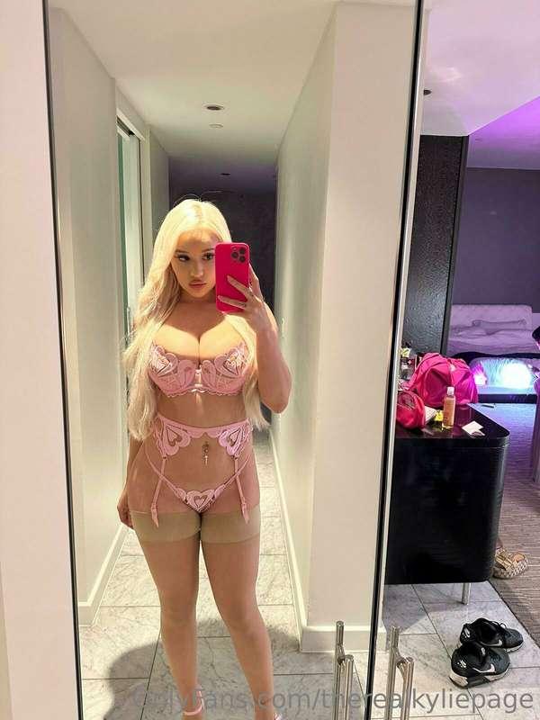 Just tell me how hard your cock is right now daddy🍆🥵😈