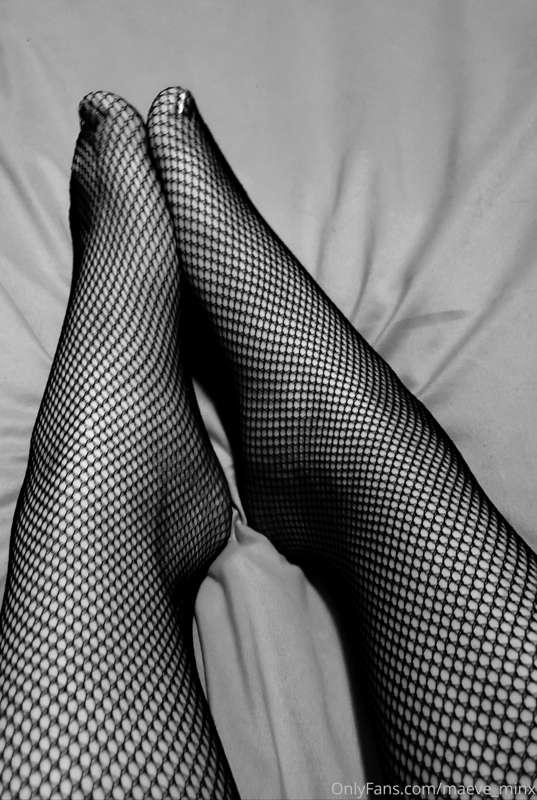 Sunday fun with my fishnets and heels 😍🤤 private message if ..