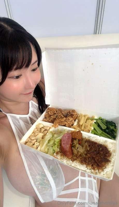 Bento from a business trip to Taiwan🍴 It was very delicious🤤..