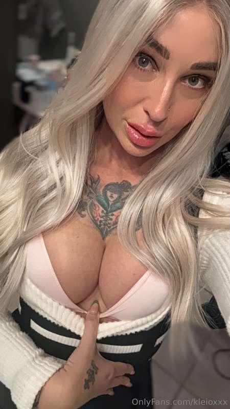 If I crawl to you… will you behave? 😈💦
