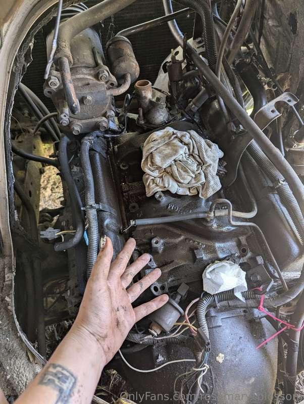 Gonna be a pouty bby until I can get these fucking bolts out..