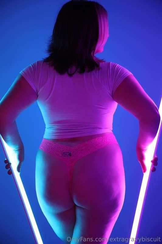 Got to play around with these neon lights for a more psyched..