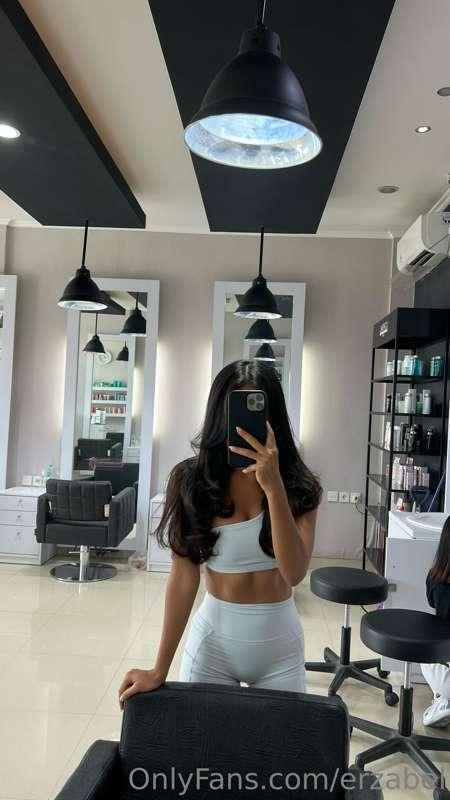 Salon day  💇🏻‍♀️ say hi to me in the DMs 💋