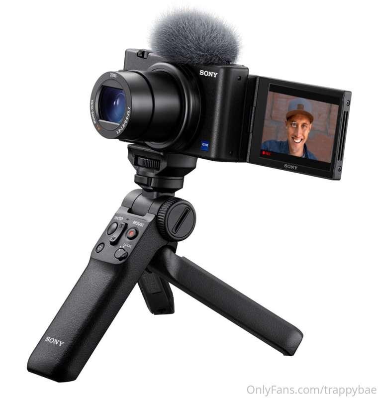 📷New Cam Fundraiser!📷
We want to buy a proper camera to give..