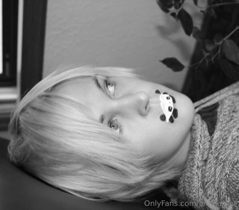 tbt - Art geek doing art geek stuff.–Minnesota , 2012. 😋🎨🐼😁