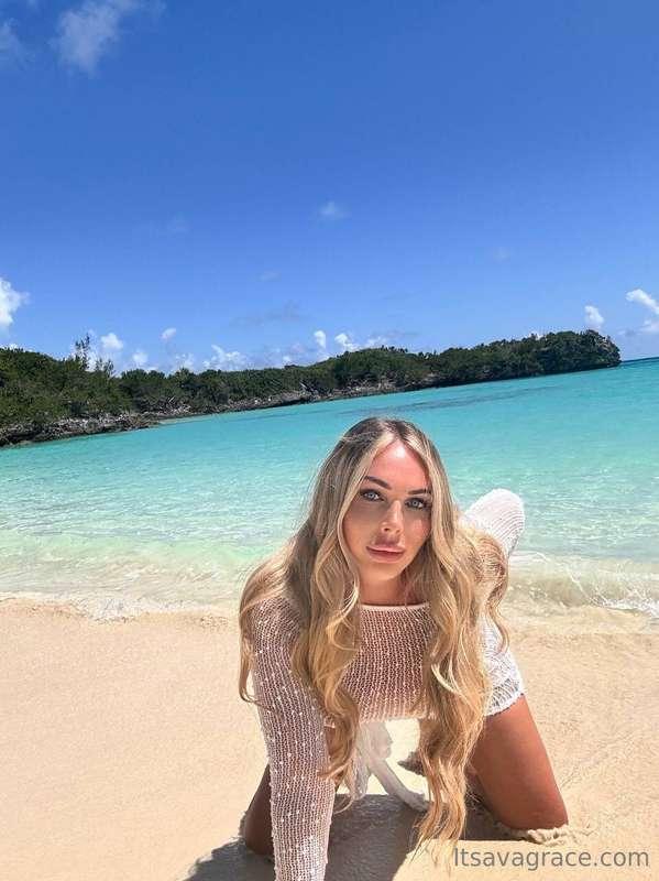 What would you do to me on this beach? 😏💦
