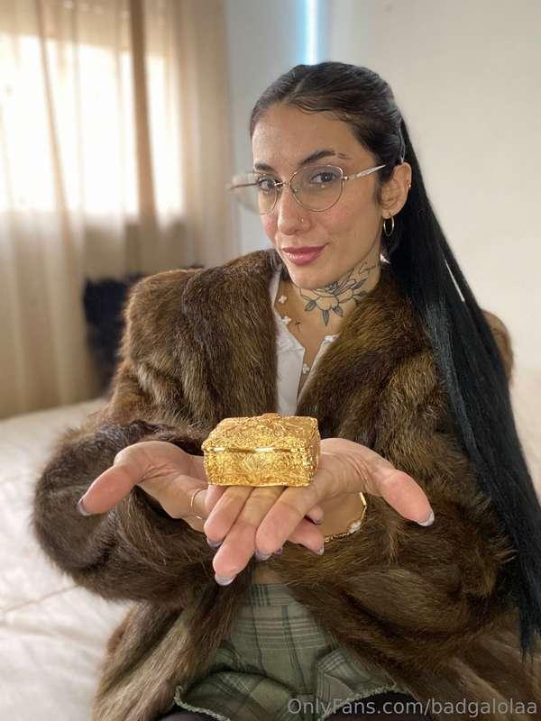 🎴 I see your future… and it belongs to Me.Type your desire. ..