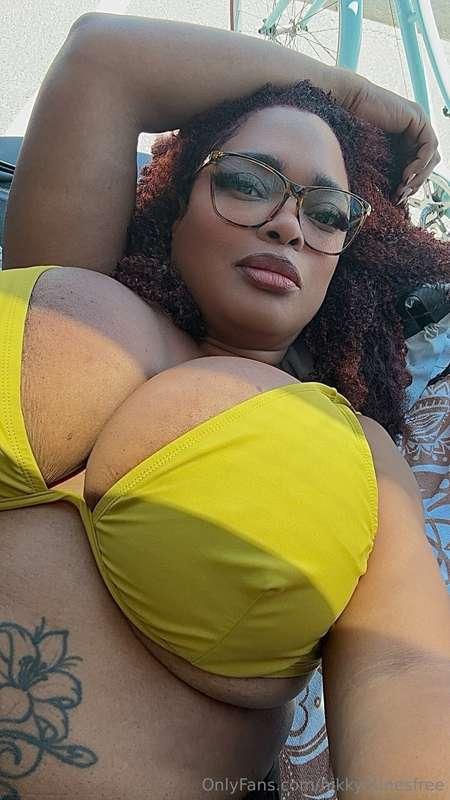 BIKINI STRIP SHOW IN THE BACK OF MY CAR BUNDLE💋💋Watch me whi..