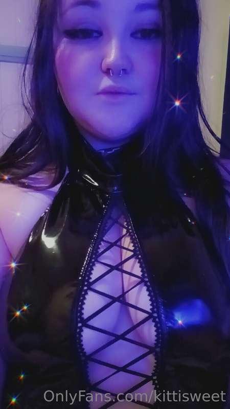 Miss me? 😏😘
New latex suit!! Do you like it? Love it up 💙
