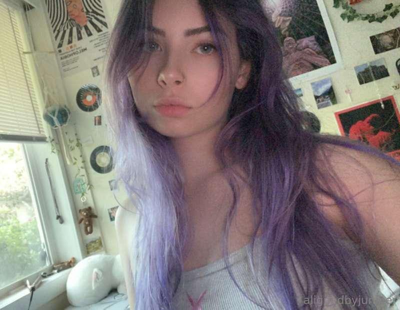 Hey babe! How is your sunday going? 💜