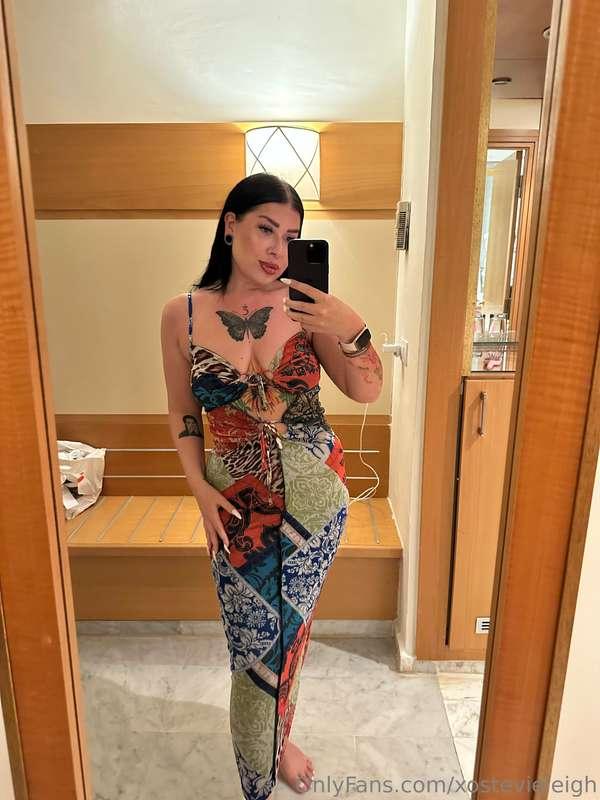 I never share pics like this on here so 🥰 a little change!