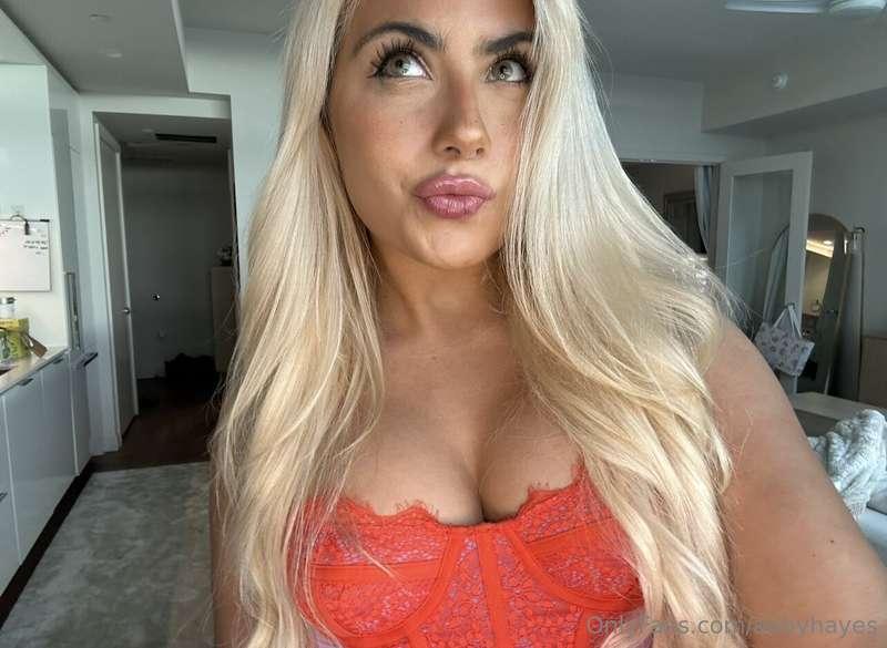 what do you think i should get to eat? 🤔