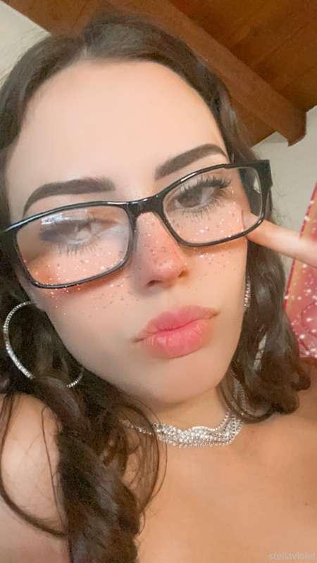 happy birfday 2 meeeeee pls join my bday party on chaturbate..