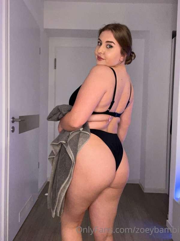 zoeybambi image #0