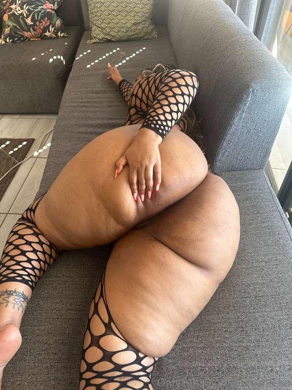 Come lay next to ME bby😌❤️