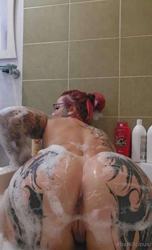 I need ur cum bucket to clean these suds off😈