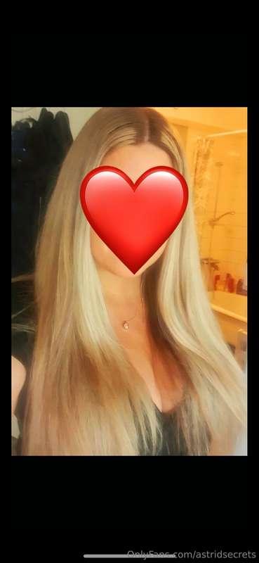 Celebrating 1K followers on my page! I wish i could show you..