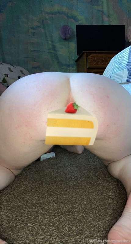 Wanna eat the cake? 

Tip to see uncovered! 🤭