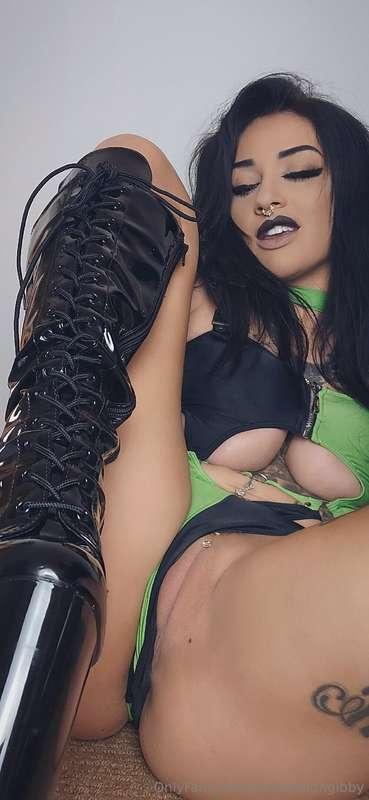 Fuck me like the bad girl I am 😈