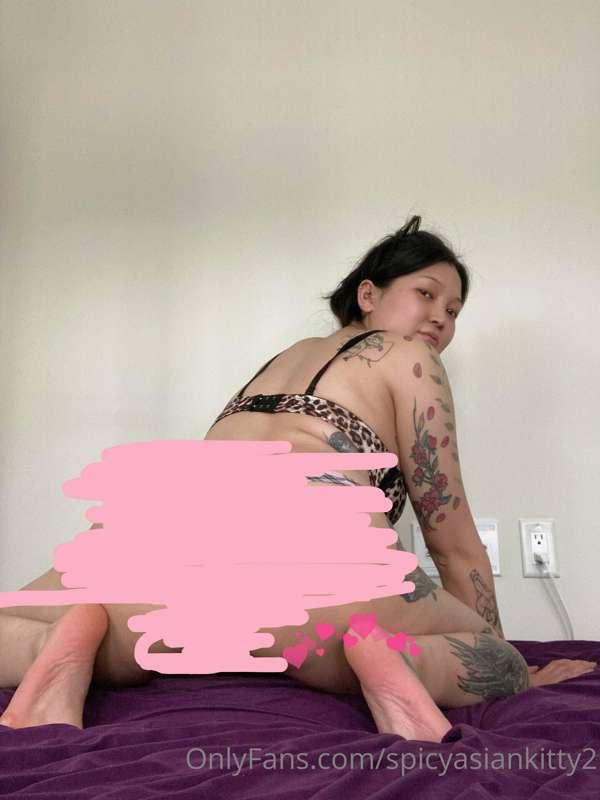 Wanna see upclose pictures of my ass?

@spicyasiankity to se..