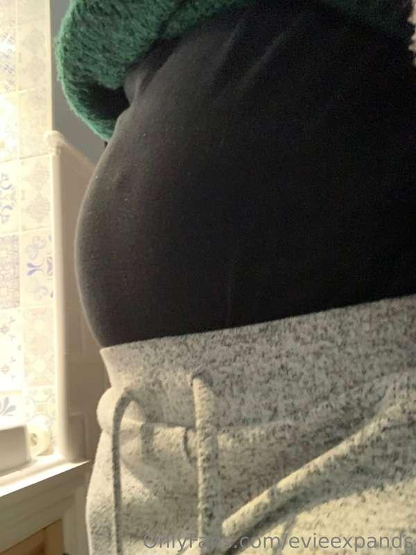 Belly button can’t be contained right now!  😳😉