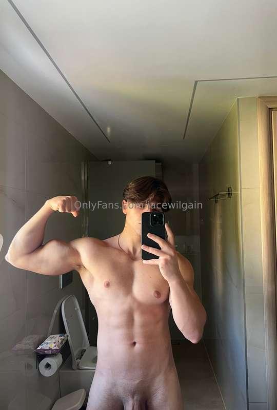 Leave 1❤️ for the full pic😈