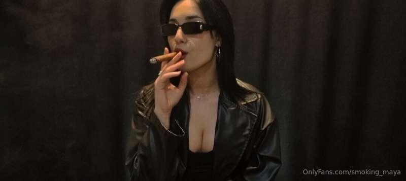 Inhaling and enjoying a fat cigar like a boss 😎 🚬