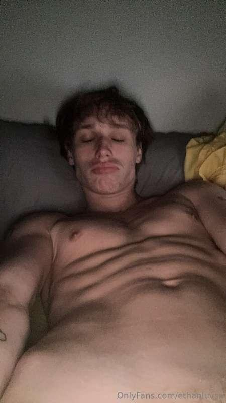 Can't sleep DM I'll send you a video 😅