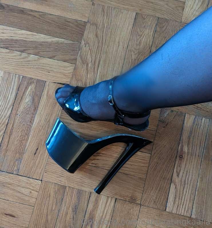 My favourite shoes broke on me (again) while filming yesterd..