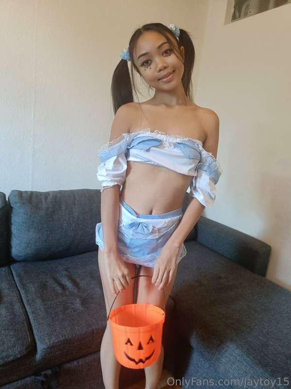 Hi daddy! I am ready to go trick or treat'in from house to h..