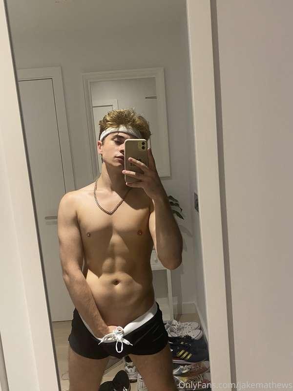 Feeling like a horny little slutty boy tonight, who’s coming..